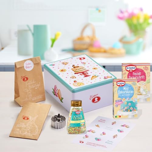 Dr. Oetker Gefüllte große Osterdose, Oster-Set mit Osterdose, 2x Kekstüten, Party Streudekor, Mini Dekorblüten, Ausstecher "Linzer Hasenkopf", Pastell Zuckerschrift & Oster-Sticker von Dr. Oetker