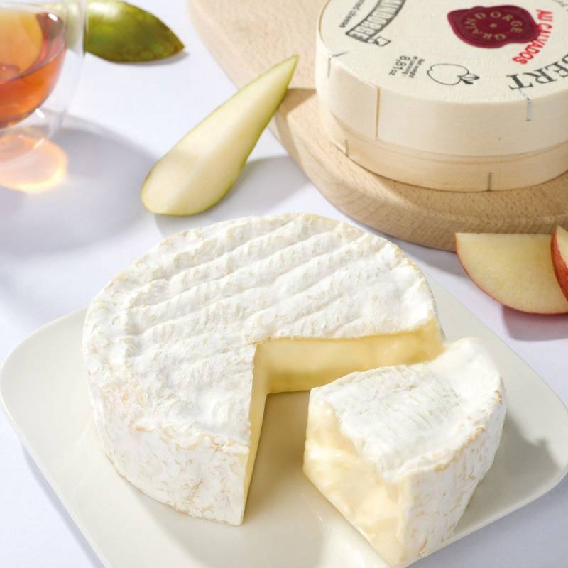 Camembert au Calvados, im Stück von E. Graindorge