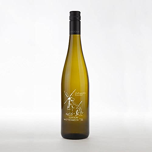 Edition Wattenmeer, Motiv: Zwillingsmühlen Greetsiel, Weißburgunder aus Rheinhessen in Gravur-Flasche, INKLUSIVE geschmackvoller Geschenkverpackung. von Edition Wattenmeer
