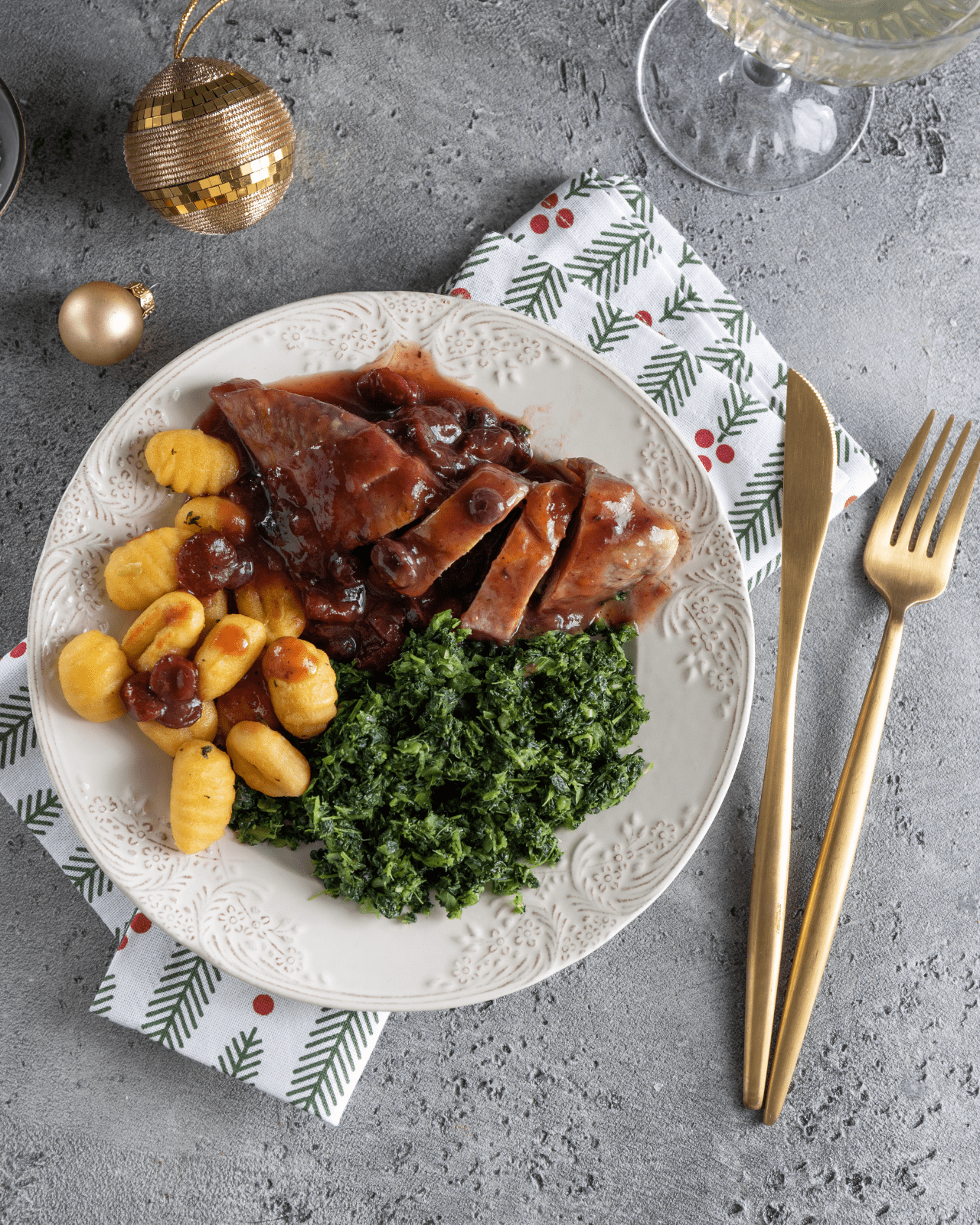 hähnchen mit wintergrünkohl und gnocchi hähnchen mit wintergrünkohl und gnocchi von FITTASTE GmbH