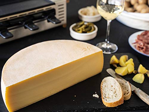 RACLETTE KÄSE : Schweizer Raclettekäse 'RACLETTE SWISS' als 1/2 (halber) Käse Laib 2,3 kg - VAKUUMVERPACKT - Laktosefrei - Vegetarisches Lab - Aus bester Sommermilch von Feiner Käse Hemmen