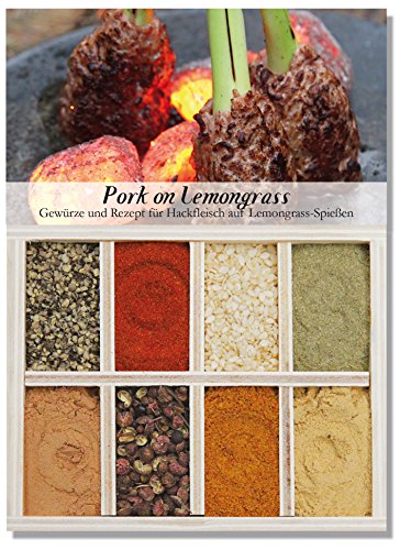 Pork on Lemongrass – 8 Gewürze für pikantes Hackfleisch auf Lemongrass-Spießen (50g) – in einem schönen Holzkästchen – mit Rezept und Einkaufsliste – Geschenkidee für Männer und Feinschmecker – von Feuer & Glas von Feuer und Glas