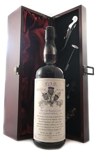 Fine Old Bonded Speyside Scotch Liqueur Whisky (Over 25 Years Old) in einer mit Seide ausgestatetten Geschenkbox,da zu 4 Weinaccessoires, 1 x 700ml von Fine Bonded Speyside