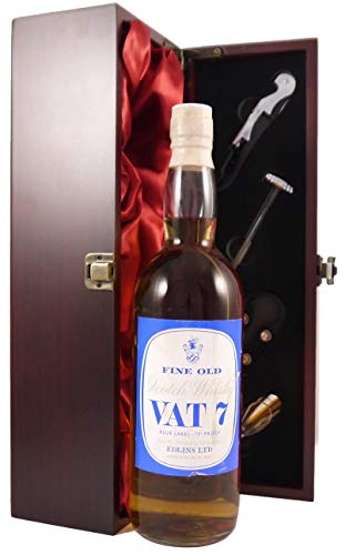 Fine Old Scotch Whisky VAT 7 Blue Label (1960's) Edlins Ltd in einer Geschenkbox, da zu 3 Weinaccessoires, 1 x 700ml von Fine Scotch Whisky