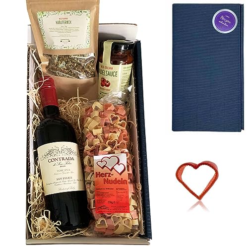 Geschenkset "Herzliche Überraschung" // Feinkostgeschenk Herz mit Herz-Nudeln, Wein, Nudelsoße und Kräuter Geschenkset "Herzliche Überraschung" // Feinkostgeschenk Herz mit Herz-Nudeln, Wein, Nudelsoße und Kräuter von Firlefantastisch Der Partyshop