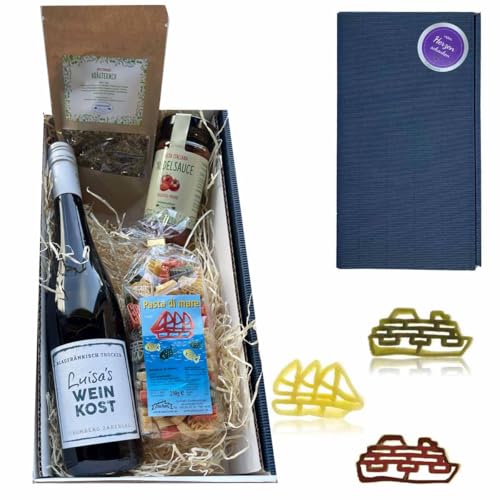Geschenkset Schiffe // Geschenk Kreuzfahrtfreunde // Geschenkschachtel mit Schiffe-Nudeln, Wein, Soße und Kräuter von Firlefantastisch Der Partyshop