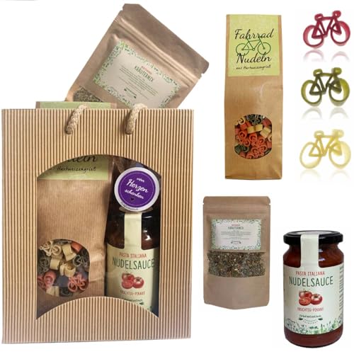 Feinkost Geschenk-Set Fahrrad – Nudeln in Fahrradform 225g, Pasta Sauce 200ml, Mediterrane Gewürze 35g & Fahrrad-Schlüsselanhänger – Originelles Geschenk für Radfahrer in Tragetasche Feinkost Geschenk-Set Fahrrad – Nudeln in Fahrradform 225g, Pasta Sauce 200ml, Mediterrane Gewürze 35g & Fahrrad-Schlüsselanhänger – Originelles Geschenk für Radfahrer in Tragetasche von Firlefantastisch Der Partyshop