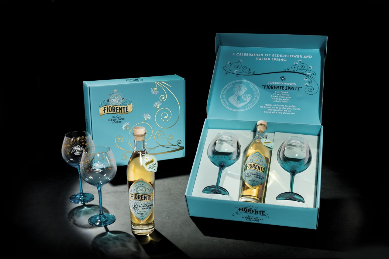Fiorente Elderflower Liquer Set mit 2 Gläsern Fiorente Elderflower Liquer Set mit 2 Gläsern von Francoli Grappa