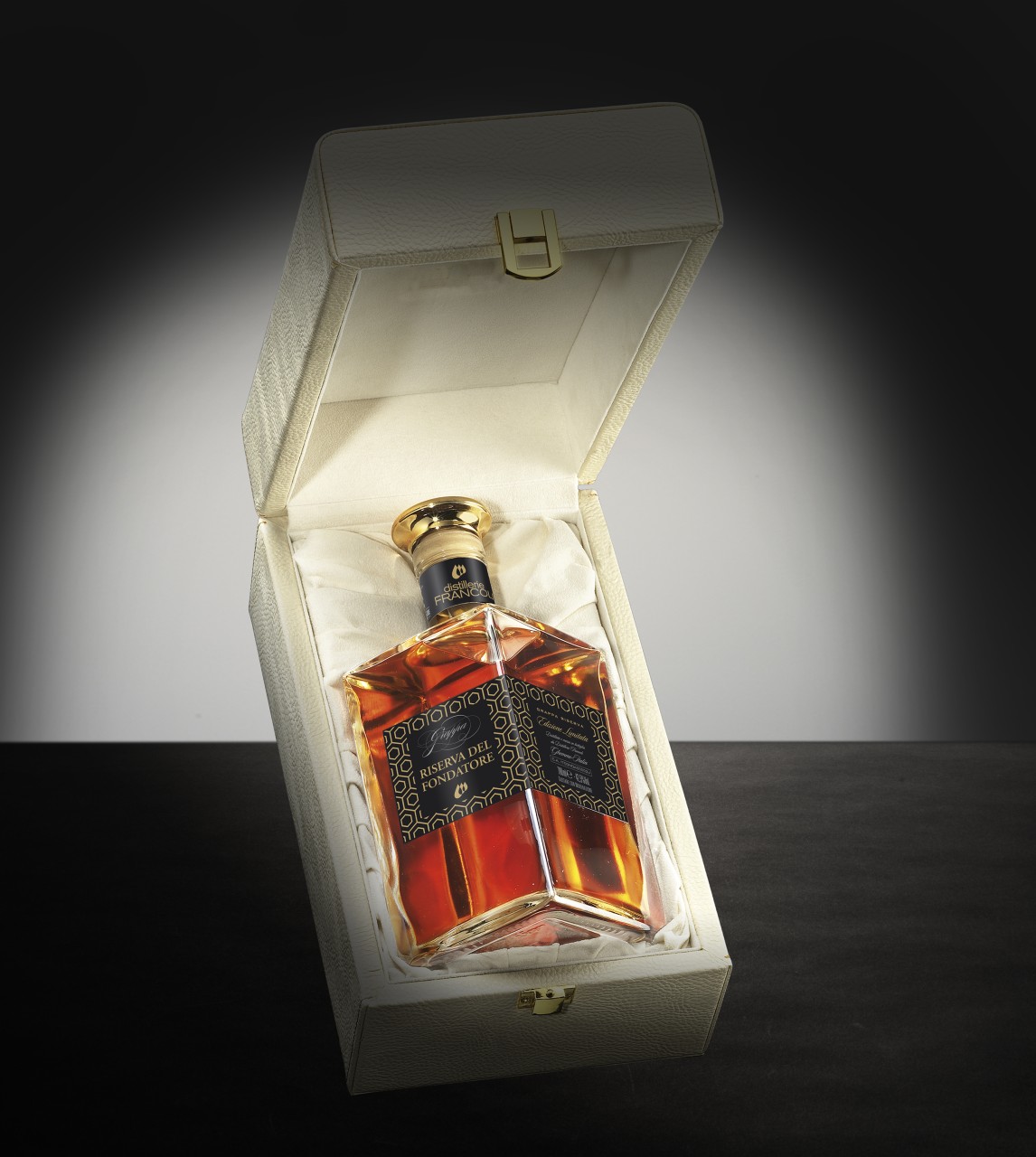 Francoli Grappa Confezione Riserva del Fondatore Francoli Grappa Confezione Riserva del Fondatore von Francoli Grappa