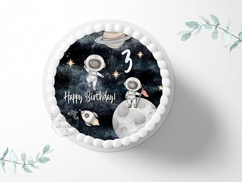 Tortenaufleger Astronaut im Weltall personalisierbar zum Geburtstag, ⌀20cm Zuckerbild, Foto für Torten, Fondant 3003G Tortenaufleger Astronaut im Weltall personalisierbar zum Geburtstag, ⌀20cm Zuckerbild, Foto für Torten, Fondant 3003G von GREAT BRITISH TRADING LIMITED