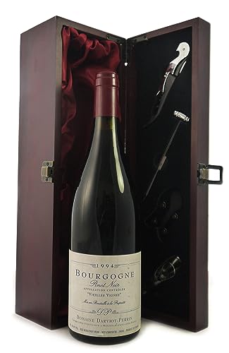 Bourgogne 'Vieilles Vignes' 1994 Domaine Darviot Perrin in einer mit Seide ausgestatetten Geschenkbox, da zu 4 Weinaccessoires, 1 x 750ml von Generic