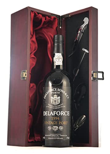 Delaforce Vintage Port 1994 in einer mit Seide ausgestatetten Geschenkbox, da zu 4 Weinaccessoires, 1 x 750ml von Generic