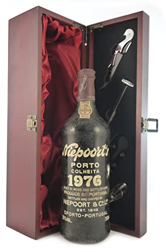 Niepoort Colheita Vintage Port 1976 in einer mit Seide ausgestatetten Geschenkbox, da zu 4 Weinaccessoires, 1 x 700ml von Generic