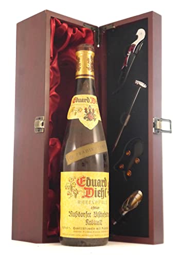 Nubdorfer Bilchofsfreuz 1984 Eduard Diehl (White wine) in einer mit Seide ausgestatetten Geschenkbox, da zu 4 Weinaccessoires, 1 x 750ml von Generic