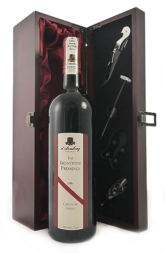 d'Arenberg The Ironstone Pressings Grenache/Shiraz 1994 McLaren Vale (Red wine) in einer mit Seide ausgestatetten Geschenkbox, da zu 4 Weinaccessoires, 1 x 750ml von Generic