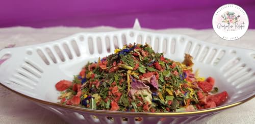 Salat-Topping/Herrlich duftende Komposition aus gefriergetrockneten Erdbeeren, Blütenblätter und Kräuter. Salat-Topping/Herrlich duftende Komposition aus gefriergetrockneten Erdbeeren, Blütenblätter und Kräuter. von Generisch