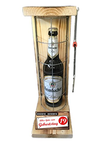 Krombacher Pils - Biergeschenke für Männer lustig 19 Geburtstag Eiserne Reserve Gitter Bier (1 x 0,5 l) Text rot: Alles Gute zum 19. Geburtstag von Genial-Anders