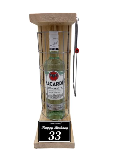 Bacardi Geschenk 33 Geburtstag - Eiserne Reserve Gitterkäfig Bacardi Carta Blanca Rum (1 x 0.7 l) incl. Säge Text s/w 33 Happy Birthday von Genial-Anders