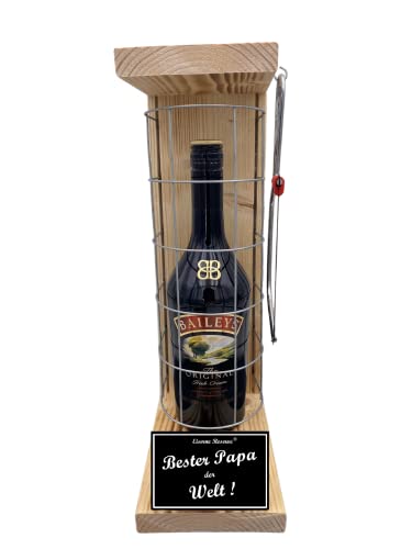 Eiserne Reserve Geschenk Papa Geburtstag von Kindern Weihnachten Baileys Geschenk Set Gitterkäfig incl. Notsäge Text s/w Bester Papa der Welt Likör (1 x 0.7 l) Eiserne Reserve Geschenk Papa Geburtstag von Kindern Weihnachten Baileys Geschenk Set Gitterkäfig incl. Notsäge Text s/w Bester Papa der Welt Likör (1 x 0.7 l) von Genial-Anders