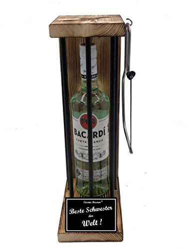 Bacardi Geschenk für Schwester Geburtstag Weihnachten - Eiserne Reserve Black Edition Bacardi Carta Blanca Rum (1 x 0.7 l) incl. Säge -s- Beste Schwester der Welt von Genial-Anders