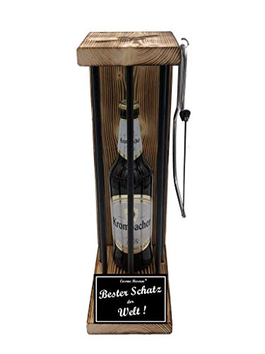 Krombacher Pils Schatz Geschenk - Eiserne Reserve Black Edition Bier Biergeschenk s/w Bester Schatz der Welt Bier (1 x 0.5 l) von Genial-Anders
