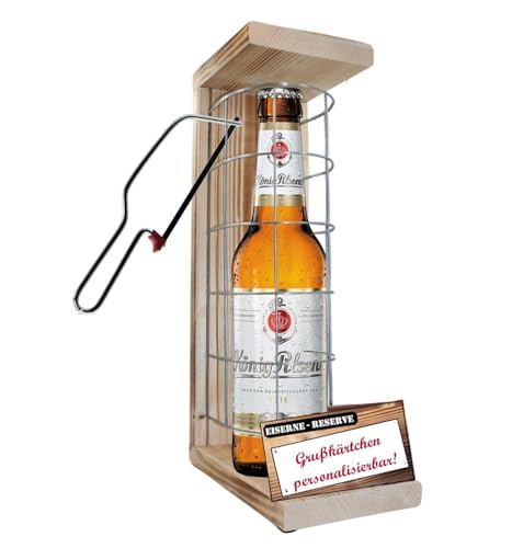 Personalisierte Geschenke für Männer Frauen Geschenkidee - Eiserne Reserve Gitter Text rot König Pilsener Bier (1 x 0.5 l) incl. Notsäge - Papa Mama Geburtstag Hochzeit Personalisierte Geschenke für Männer Frauen Geschenkidee - Eiserne Reserve Gitter Text rot König Pilsener Bier (1 x 0.5 l) incl. Notsäge - Papa Mama Geburtstag Hochzeit von Genial-Anders