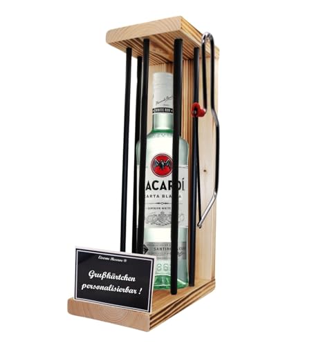Personalisierte Geschenke für Männer Frauen Geschenkidee mit Namen - Eiserne Reserve Black Edition Bacardi Rum (1 x 0.7 l) incl. Notsäge - Papa Mama Geburtstag Hochzeit von Genial-Anders