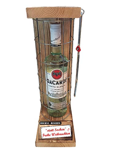 Bacardi Geschenk Weihnachten Mann Frau Freund Freundin Bacardi Rum - Eiserne Reserve Gitter Geschenkidee Text rot: statt Socken Frohe Weihnachten Rum (1 x 0.70 l) von Genial-Anders