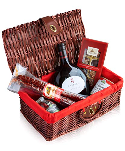 Geschenkset „Delikatessenkorb“ mit Weißwein und Feinkost in einem Geschenkkorb | Castell-Castell Silvaner BB (1x 0,75l) mit edler Feinkost (1x 170g, 1x 300g, 1x 1x100g und 1x 280g) als Geschenkset von Geschenkset