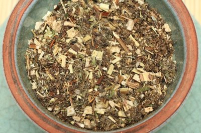 Beifuß gerebelt Größe 1000g im Beutel von Gewürzkontor München Tu´ Dir gut!