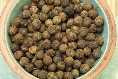 Piment ganz, Nelkenpfeffer, Jamaica Pfeffer Größe 1000g im Beutel von Gewürzkontor München