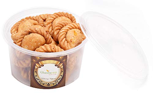 Ghasitaram Gift Holi Sweets, Holi Gifts, Holi Hamper Farsaan Gujiya 200 GMS |Gift for Diwali,Holi,Rakhi,Valentine,Christmas,Birthday,Anniversary,Her,Him| Ghasitaram Gift Holi Sweets, Holi Gifts, Holi Hamper Farsaan Gujiya 200 GMS |Gift for Diwali,Holi,Rakhi,Valentine,Christmas,Birthday,Anniversary,Her,Him| von Ghasitaram Gifts