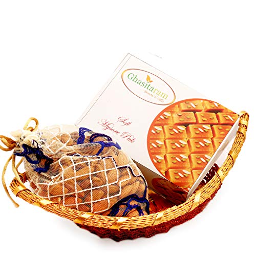 Ghasitaram Gifts Diwali Gifts Diwali Hampers- Boat Basket with Mysore Pak and Almonds Pouch von Ghasitaram Gifts
