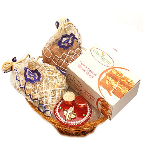 Ghasitaram Gifts Mother's Day Gifts - Hampers- Gold Wired Basket with Nani's Spl Besan Barfi, Almonds, Namkeen Pouch with Mini Pooja Thali Ghasitaram Gifts Mother's Day Gifts - Hampers- Gold Wired Basket with Nani's Spl Besan Barfi, Almonds, Namkeen Pouch with Mini Pooja Thali von Ghasitaram Gifts