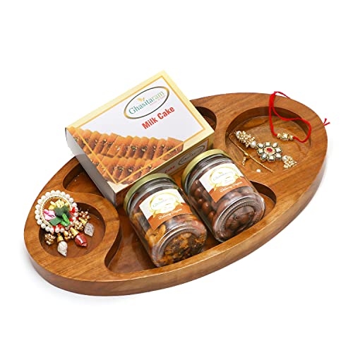 Ghasitaram Gifts Rakhi Gifts for Brothers Chip n Dip Platter with Milk Cake, Dryfruits, Roli Chawal Thali and Bhaiya Bhabhi Rakhis Ghasitaram Gifts Rakhi Gifts for Brothers Chip n Dip Platter with Milk Cake, Dryfruits, Roli Chawal Thali and Bhaiya Bhabhi Rakhis von Ghasitaram Gifts