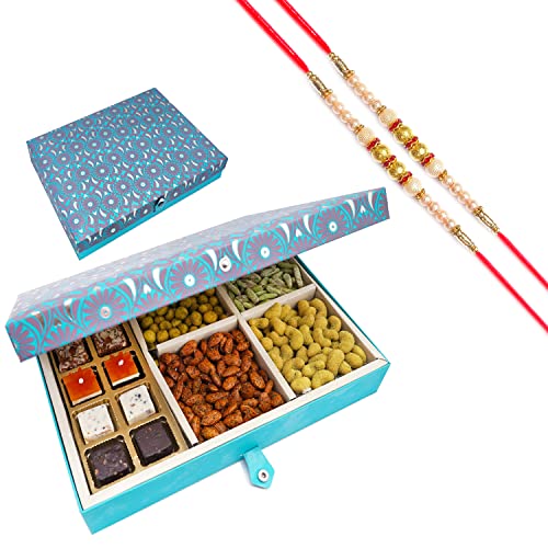 Ghasitaram Gifts Rakhi Gifts for Brothers Dryfruit - Blue 6 Part of Assorted Bites 10 pcs, Crunchy Cashews, Crunchy Peanuts, Peri Peri Almonds, Paan Raisins with 2 Pearl Rakhis Ghasitaram Gifts Rakhi Gifts for Brothers Dryfruit - Blue 6 Part of Assorted Bites 10 pcs, Crunchy Cashews, Crunchy Peanuts, Peri Peri Almonds, Paan Raisins with 2 Pearl Rakhis von Ghasitaram Gifts