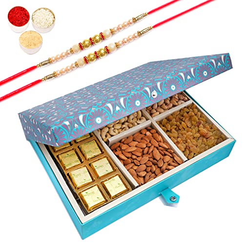 Ghasitaram Gifts Rakhi Gifts for Brothers Dryfruit - Blue 6 Part of MEWA Bites 10 pcs, Almonds, Cashews, Pistachio and Raisins with 2 Pearl Rakhis Ghasitaram Gifts Rakhi Gifts for Brothers Dryfruit - Blue 6 Part of MEWA Bites 10 pcs, Almonds, Cashews, Pistachio and Raisins with 2 Pearl Rakhis von Ghasitaram Gifts
