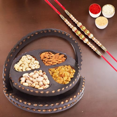 Ghasitaram Gifts Rakhi Gifts for Brothers Dryfruit - Foldable Basket of 4 dryfruits with 2 Pearl Rakhis Ghasitaram Gifts Rakhi Gifts for Brothers Dryfruit - Foldable Basket of 4 dryfruits with 2 Pearl Rakhis von Ghasitaram Gifts