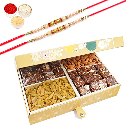 Ghasitaram Gifts Rakhi Gifts for Brothers Dryfruit - Gold 4 Part with Almonds, Raisins, and Sugarfree Bites 600 GMS with 2 Pearl Rakhis von Ghasitaram Gifts