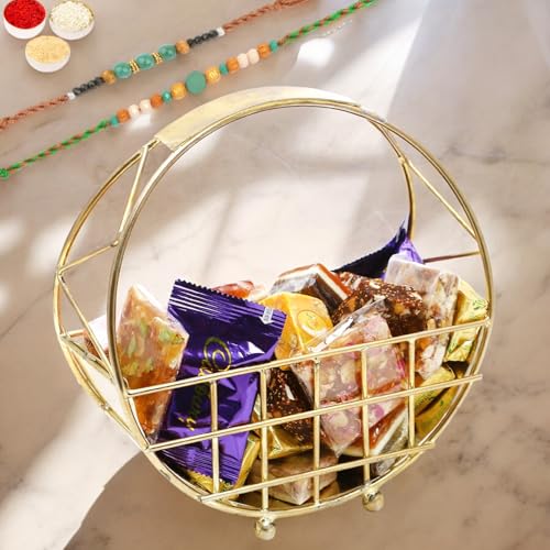 Ghasitaram Gifts Rakhi Gifts for Brothers Half Moon Metal Basket of Bites, Chikki and Cookies with 2 Green Beads Rakhis Ghasitaram Gifts Rakhi Gifts for Brothers Half Moon Metal Basket of Bites, Chikki and Cookies with 2 Green Beads Rakhis von Ghasitaram Gifts