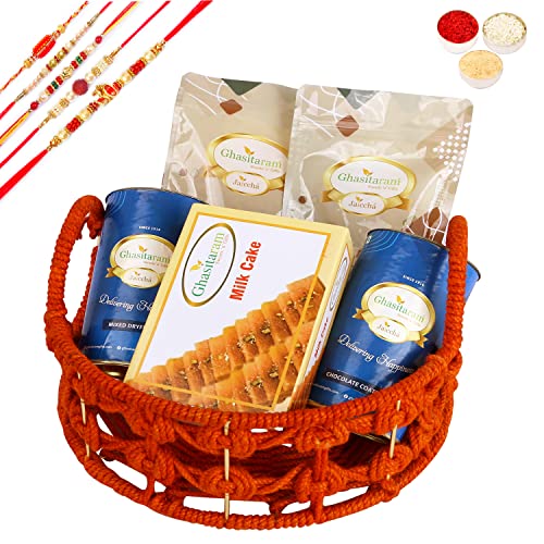 Ghasitaram Gifts Rakhi Gifts for Brothers Orange Jute Basket of assortments with Milk Cake with 5 rakhis von Ghasitaram Gifts