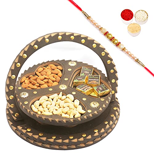 Ghasitaram Gifts Rakhi Gifts for Brothers Rakhi Chocolate Foldable Basket of Almonds, Cashews and Chocolates with Pearl Rakhi von Ghasitaram Gifts