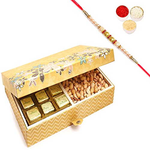 Ghasitaram Gifts Rakhi Gifts for Brothers Rakhi Chocolate Gold 4 Print 12 Pcs Chocolates ,Almonds and Pistachios Hamper Box with Pearl Rakhi von Ghasitaram Gifts