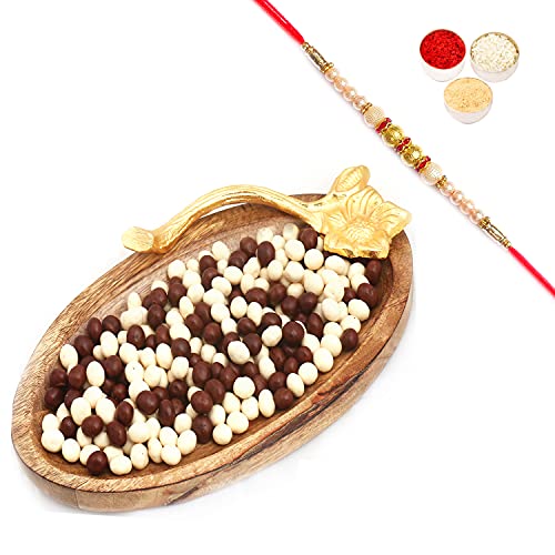 Ghasitaram Gifts Rakhi Gifts for Brothers Rakhi Chocolate Wooden Nutties Platter with Pearl Rakhi von Ghasitaram Gifts