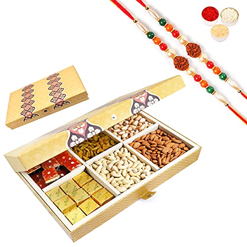 Ghasitaram Gifts Rakhi Gifts for Brothers Rakhi Dryfruit Hampers - Golden 6 Part Box with Dryfruits and Assorted Bites 1500 GMS with 2 Rudraksh rakhis von Ghasitaram Gifts