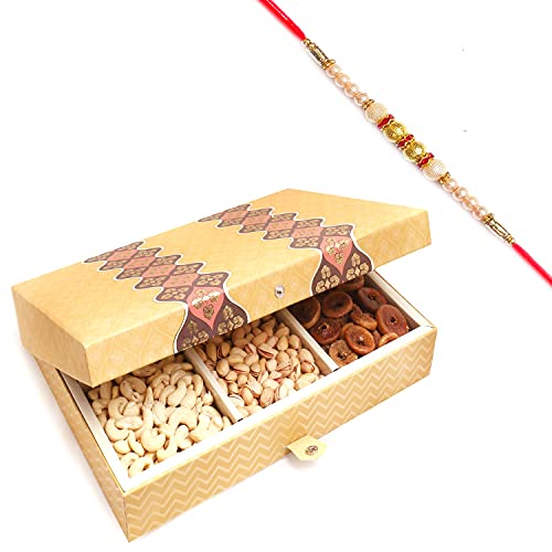Ghasitaram Gifts Rakhi Gifts for Brothers Rakhi Dryfruits Gold 6 Part Print Dryfruit Box 900 GMS with Pearl Rakhi Ghasitaram Gifts Rakhi Gifts for Brothers Rakhi Dryfruits Gold 6 Part Print Dryfruit Box 900 GMS with Pearl Rakhi von Ghasitaram Gifts