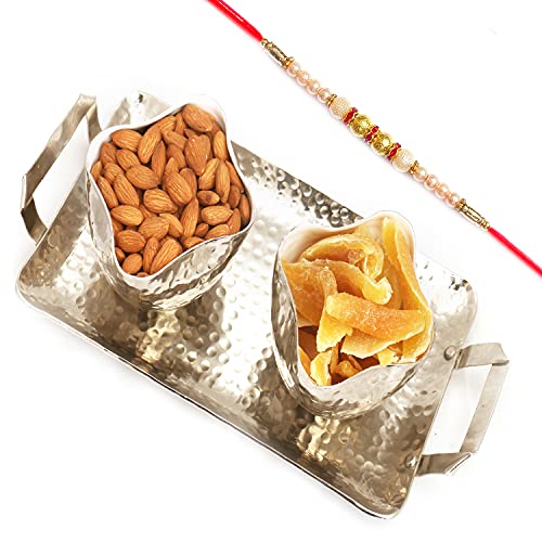 Ghasitaram Gifts Rakhi Gifts for Brothers Rakhi Dryfruits- Silver Aluminium Almonds and Dried Mango Tray with Pearl Rakhi von Ghasitaram Gifts