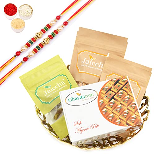 Ghasitaram Gifts Rakhi Gifts for Brothers Rakhi Sweets - Gold Carved Basket of Almonds, Raisins, Butter Chakli and Mysore Pak with 2 Beads Rakhis Ghasitaram Gifts Rakhi Gifts for Brothers Rakhi Sweets - Gold Carved Basket of Almonds, Raisins, Butter Chakli and Mysore Pak with 2 Beads Rakhis von Ghasitaram Gifts