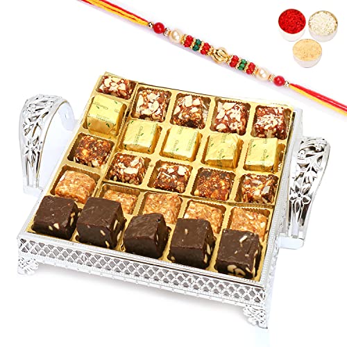 Ghasitaram Gifts Rakhi Gifts for Brothers Rakhi Sweets - Silver 25 pcs Assorted Bites Tray with Beads Rakhi von Ghasitaram Gifts