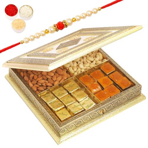 Ghasitaram Gifts Rakhi Gifts for Brothers Rakhi Sweets - White Gold Big BH- 1018 Minakari Cashews, Almonds, Mango Bites and MEWA Bites Box 800 GMS with Beads Rakhi Ghasitaram Gifts Rakhi Gifts for Brothers Rakhi Sweets - White Gold Big BH- 1018 Minakari Cashews, Almonds, Mango Bites and MEWA Bites Box 800 GMS with Beads Rakhi von Ghasitaram Gifts